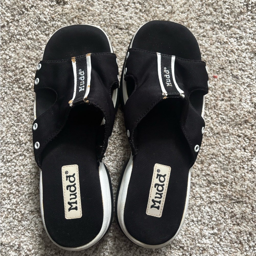 Vintage Y2K Mudd Black and White Slip-On Sandal Sneakers